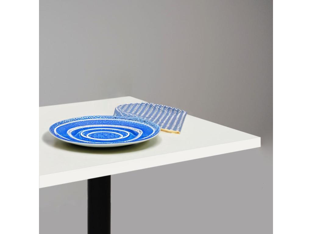 Table blanche, 70 x 70 cm