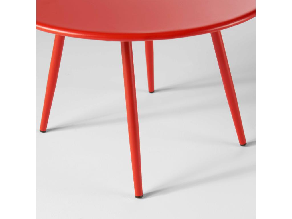 Table basse en métal rouge