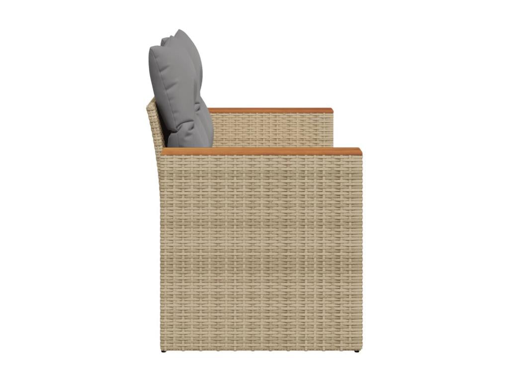 Canapé beige en résine tressée.